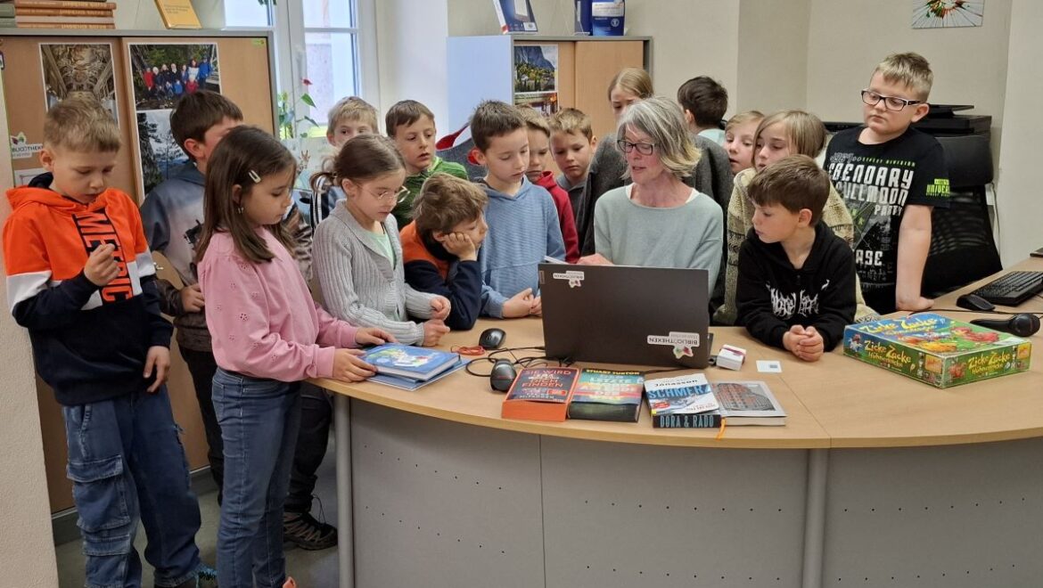 Schmökern in der Bibliothek Windischgarsten