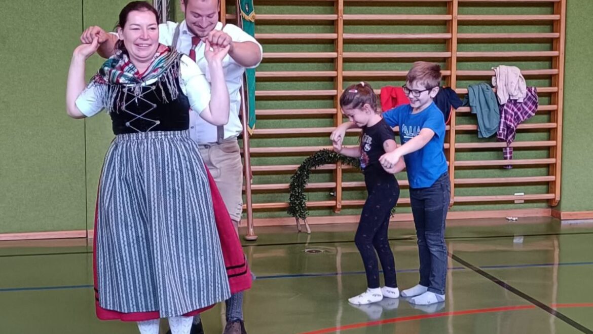 Tanzen mit dem Trachtenverein